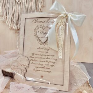 2 Pamiątka Chrztu Świętego z sklejki z beżową kokardą.