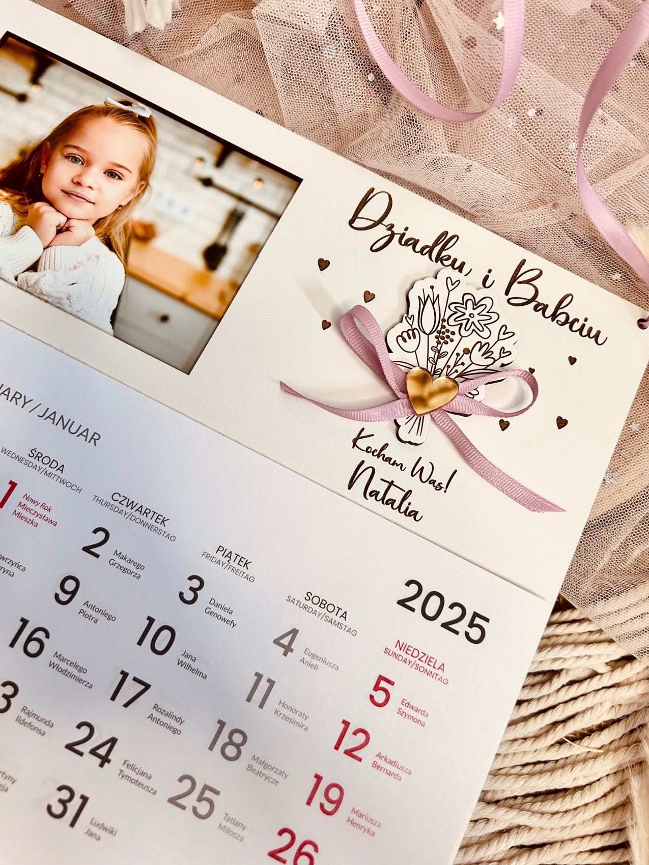 Kalendarz z miejscem na zdjęcie dziecka z okazji dnia babci i dziadka