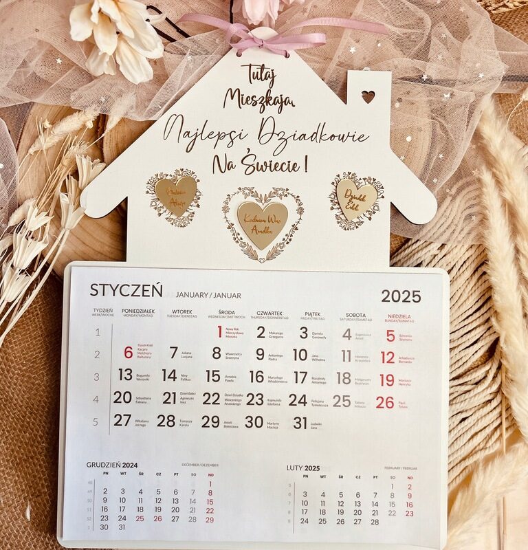 PREZENT NA DZIEŃ BABCI I DZIADKA KALENDARZ GRAWER IMIONA BABCIA DZIADEK PREZENT NA DZIEŃ BABCI I DZIADKA KALENDARZ GRAWER IMIONA BABCIA DZIADEK
