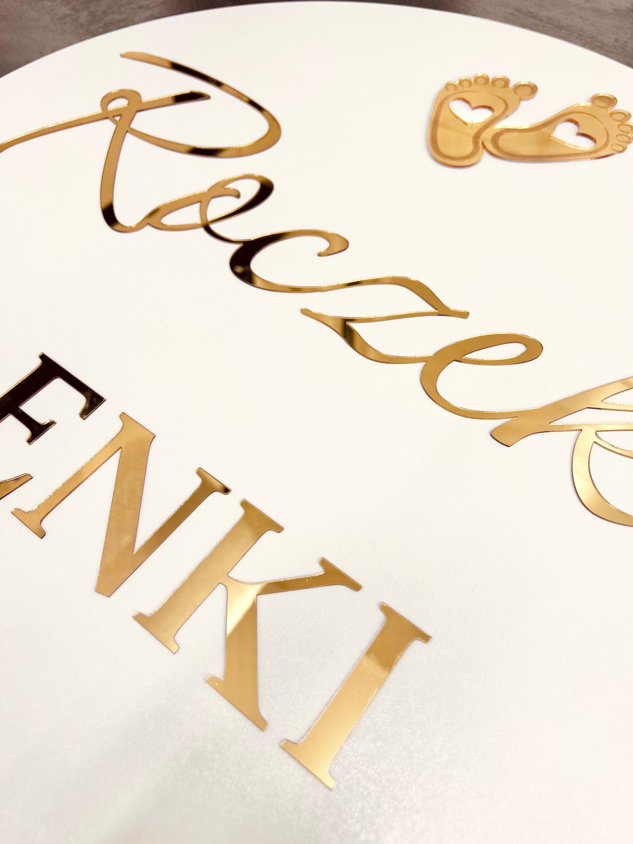 Tablica na roczek z stópkami