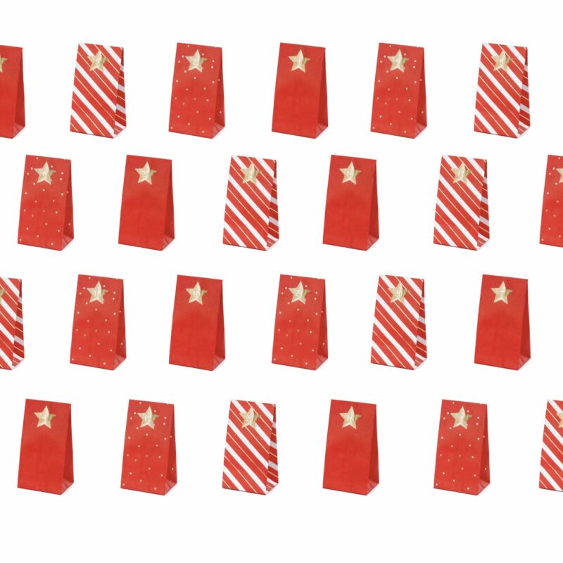 11 Kalendarz adwentowy w kształcie czerwonych świątecznych torebek