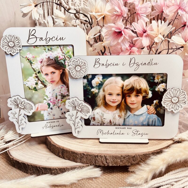 Białe ramki na zdjęcie z kwiatkami