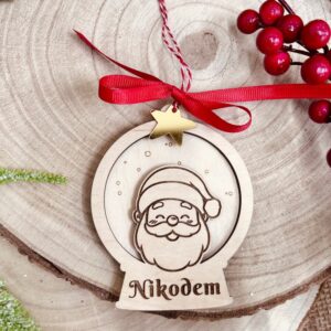 DREWNIANA-BOMBKA-Z-IMIENIEM-NA-CHOINKE-MIKOLAJA-SWIETA-PREZENT-SZKOLA-Kod-producenta-B-1