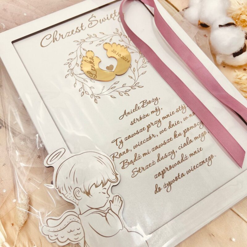 Biały obrazek z stópkami