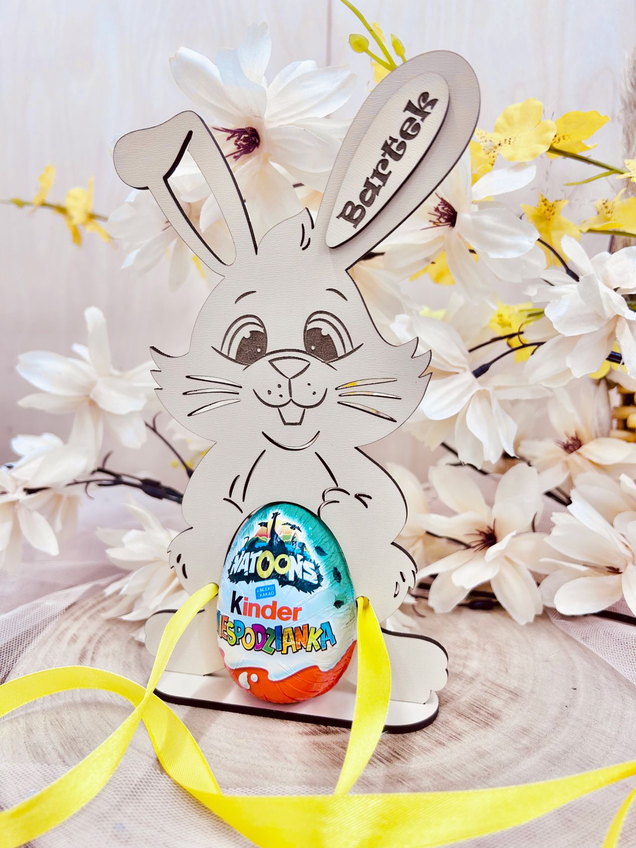 Zając wielkanocny na jajko