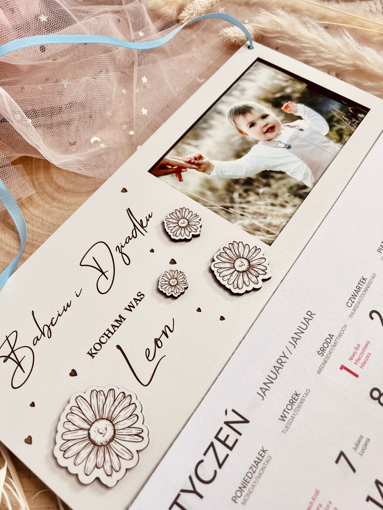 Kalendarz z miejscem na zdjęcie dziecka z okazji dnia babci i dziadka