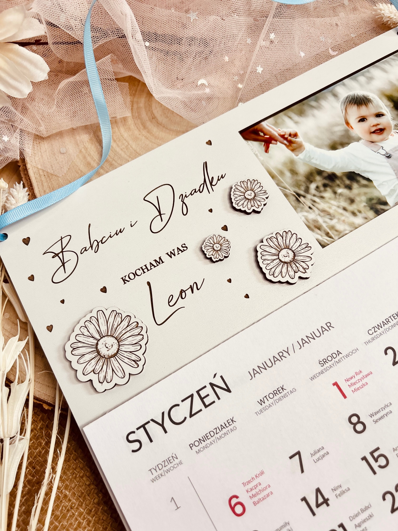 Kalendarz z miejscem na zdjęcie dziecka z okazji dnia babci i dziadka