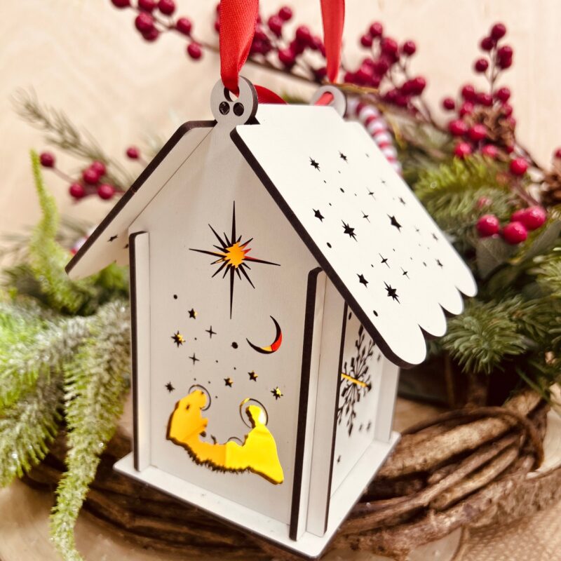 lampion1s Biały lampion adwentowy z czerwoną wstążką