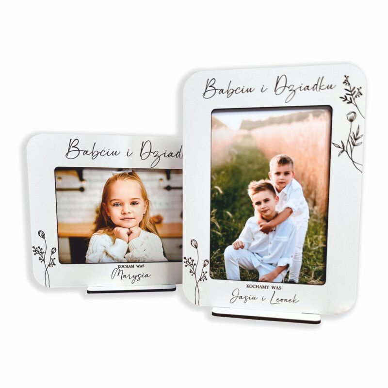 Biała ramki na zdjęcie z kwiatkami