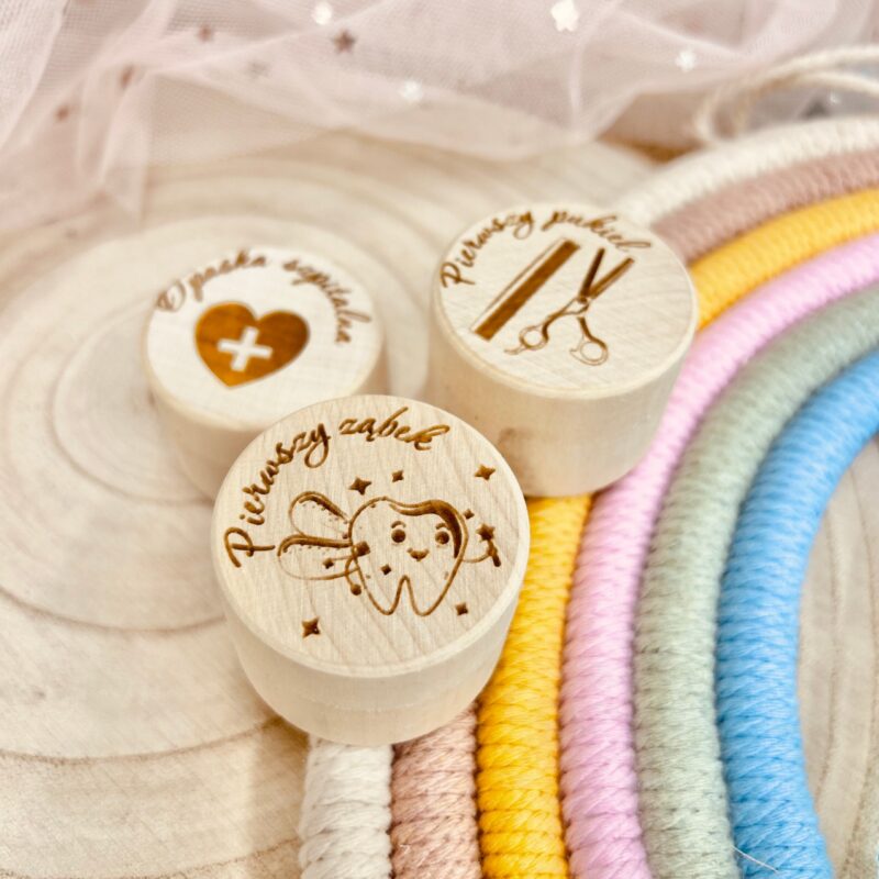 o14s Zestaw pudełeczek z grawerem i tęcza w tle