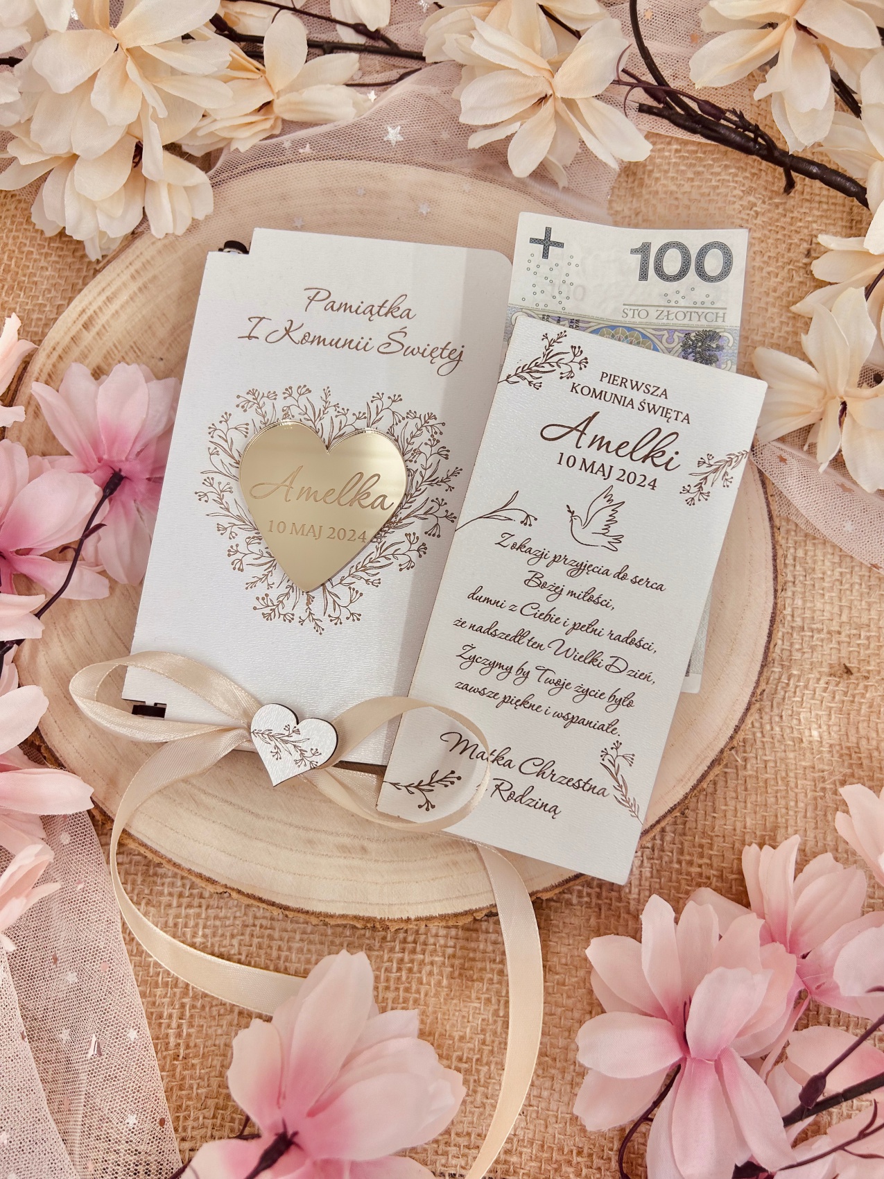 Białe pudełko na pieniądze z złotym sercem