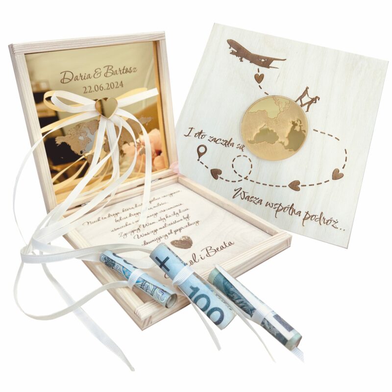 Drewniana skrzynka na pieniądze z złotym globusem