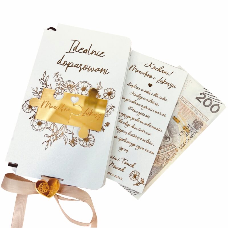 Białe pudełko na pieniądze z złotymi puzzlami