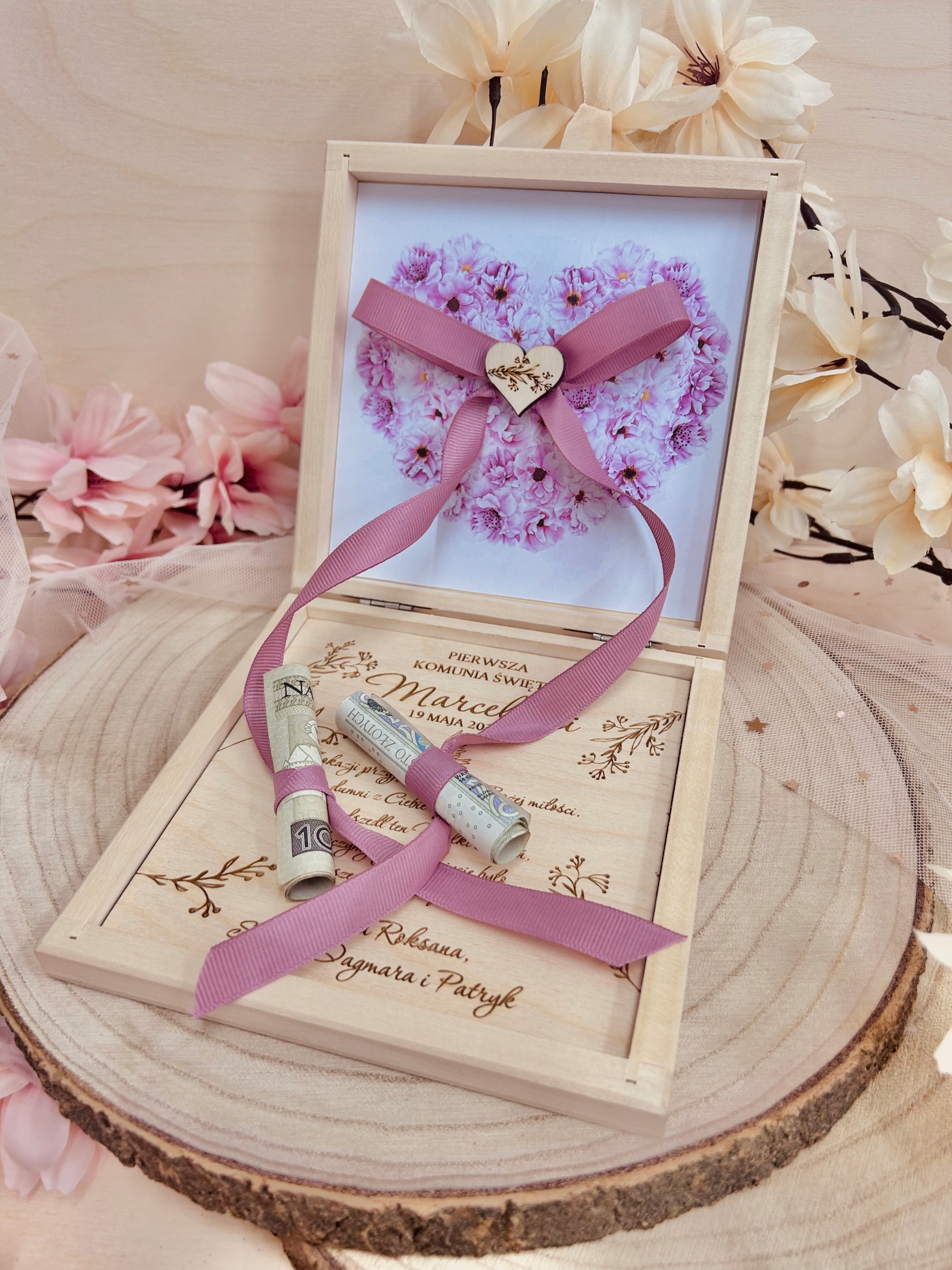 Drewniane pudełko na komunię dla dziewczynki