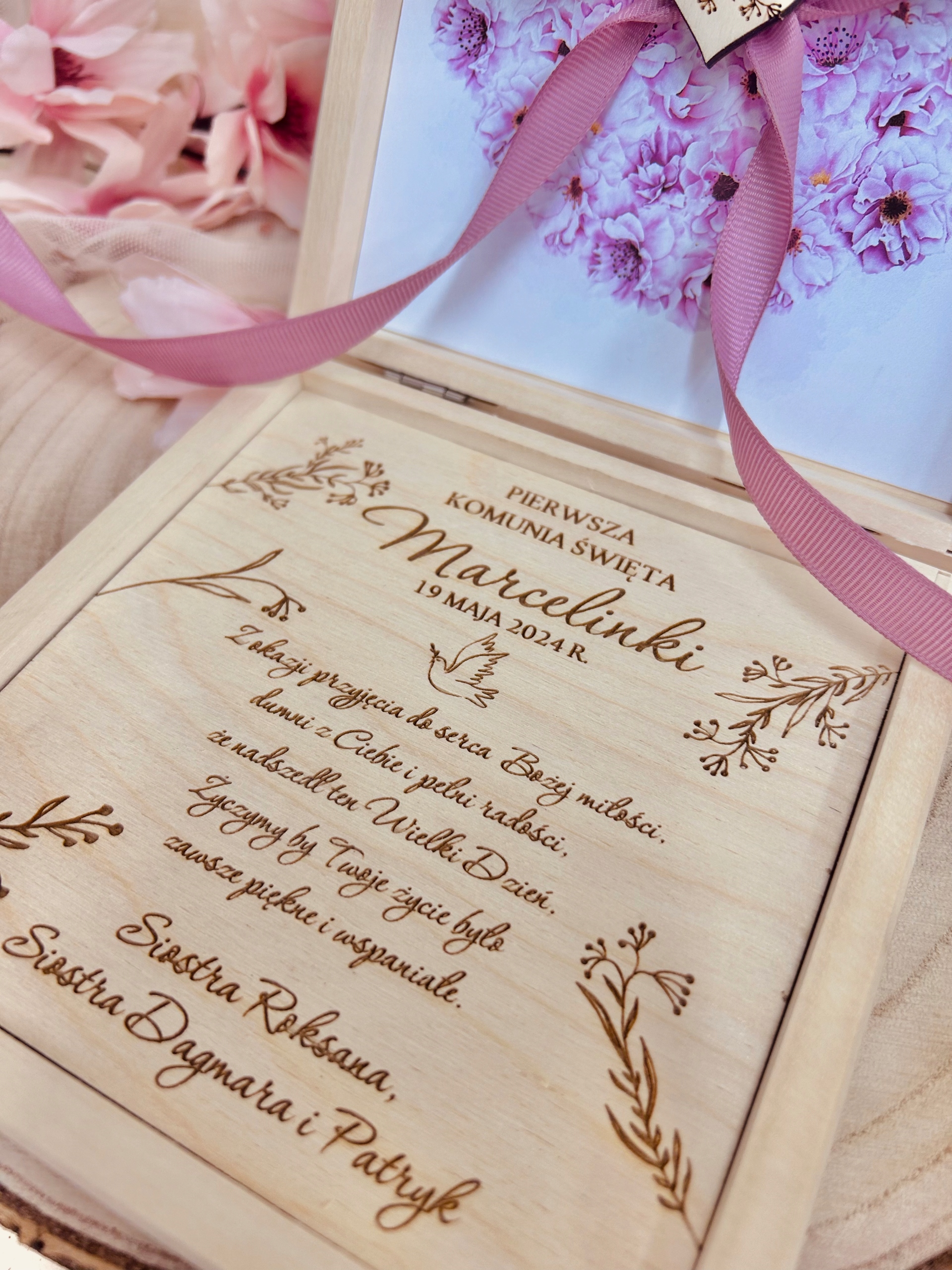 Drewniane pudełko na komunię dla dziewczynki