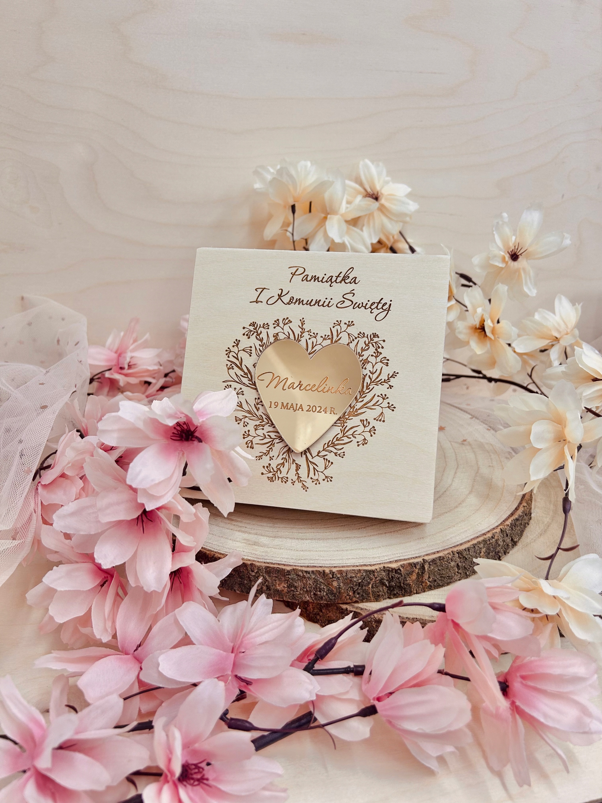 Drewniane pudełko na komunię dla dziewczynki