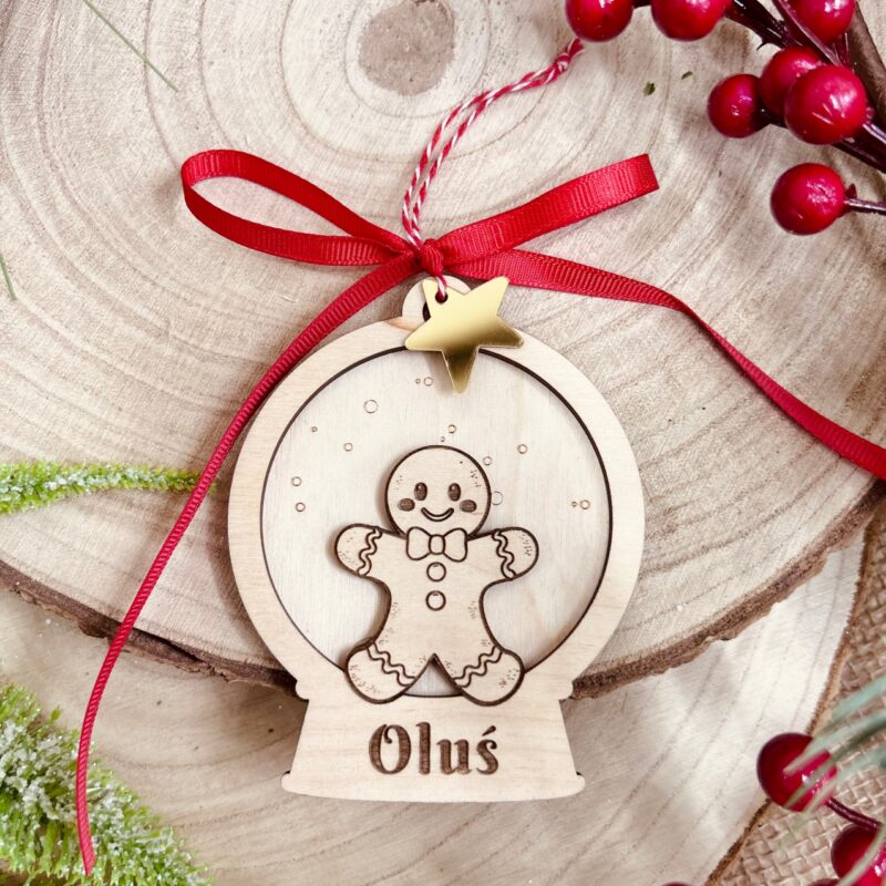 Drewniana okrągła bombka z ciastkiem