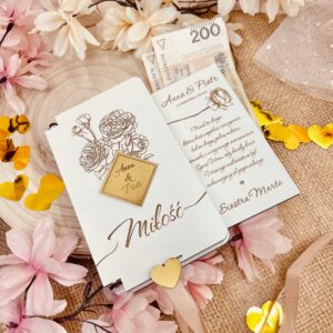 1 Białe pudełko na pieniądze z złotym kwadratem