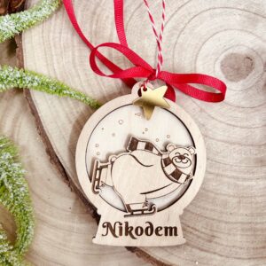 Drewniana okrągła bombka z misiem