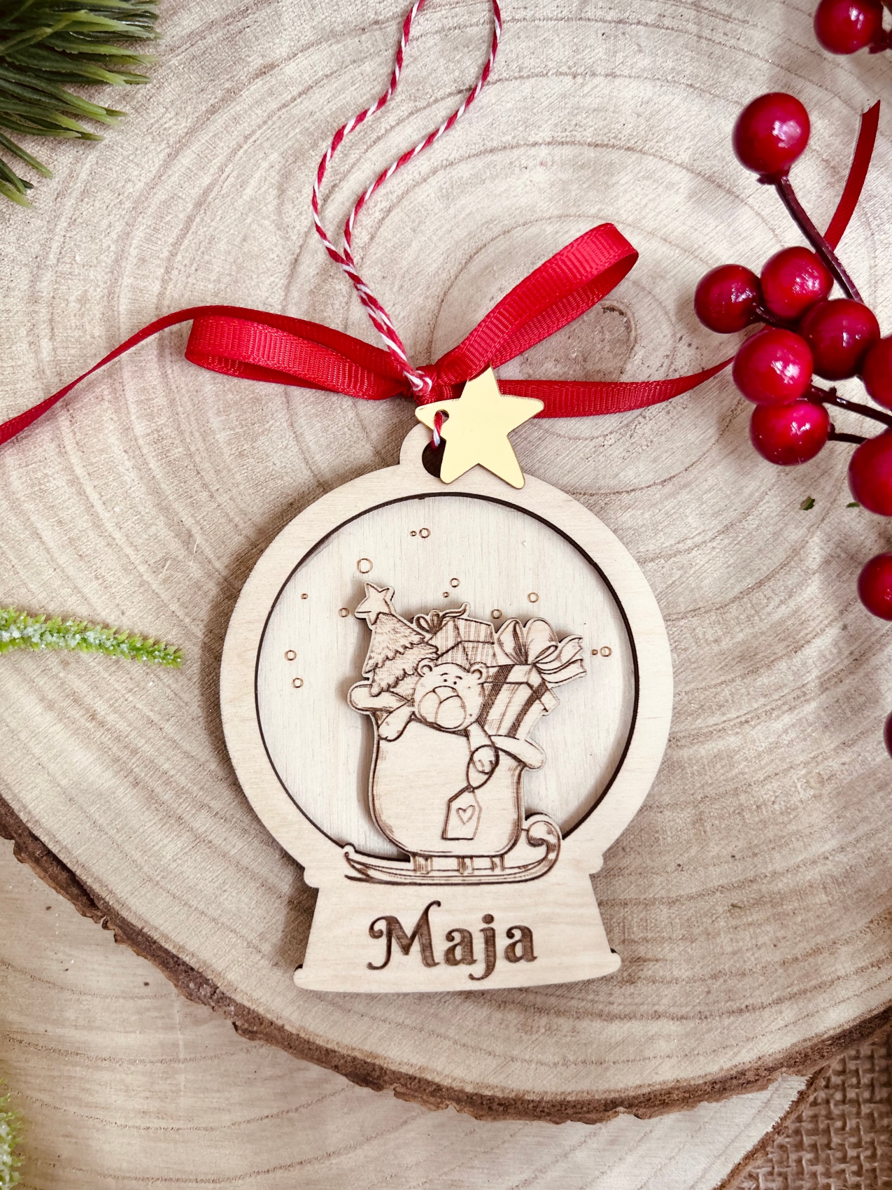 Drewniana okrągła bombka z sankami