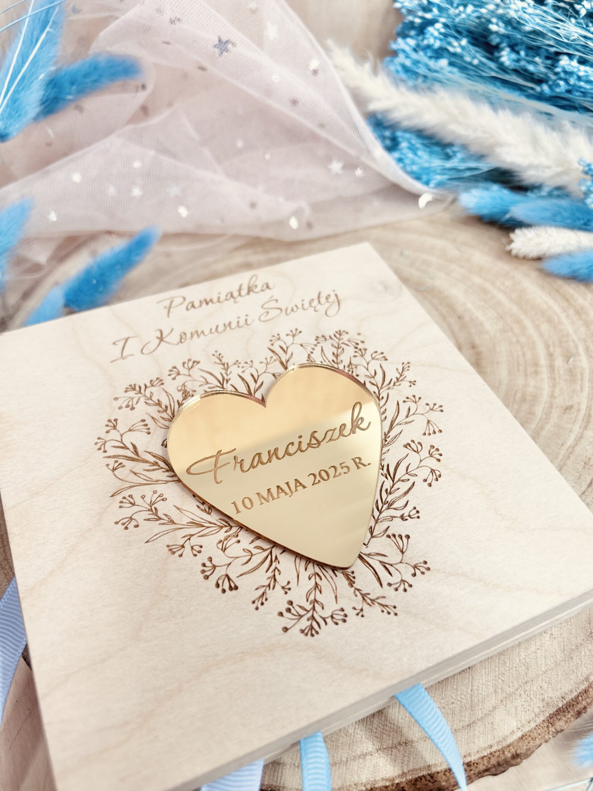 Drewniane pudełko na komunię dla chłopca