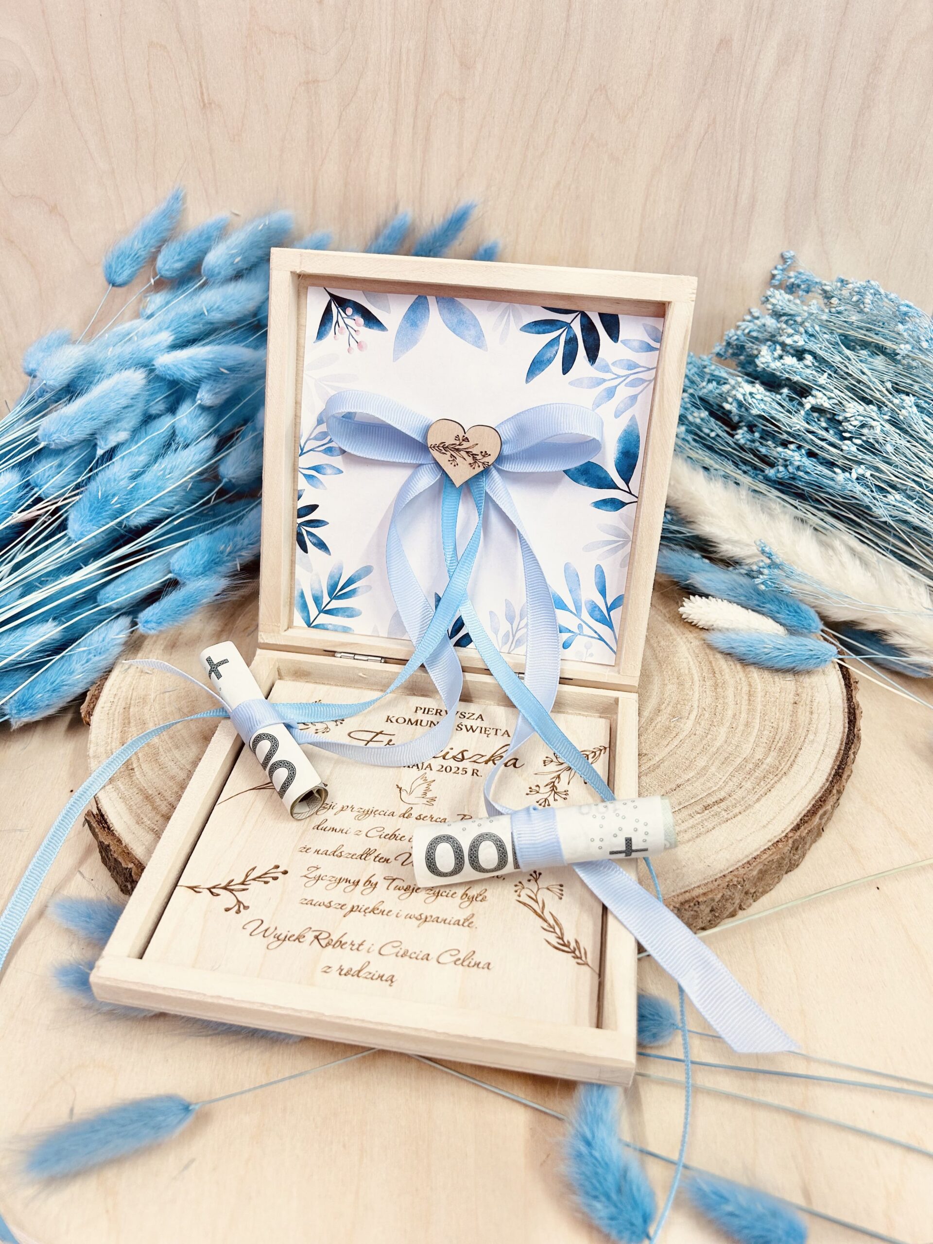 Drewniane pudełko na komunię dla chłopca