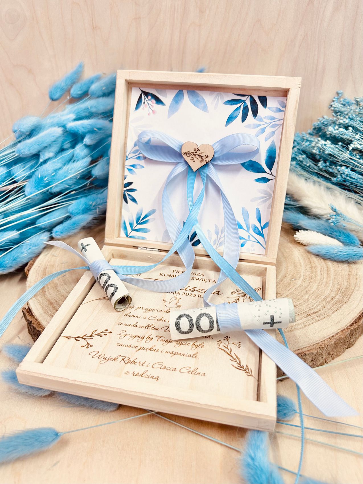 Pamiątka Pierwszej Komunii Świętej dla chłopaka.