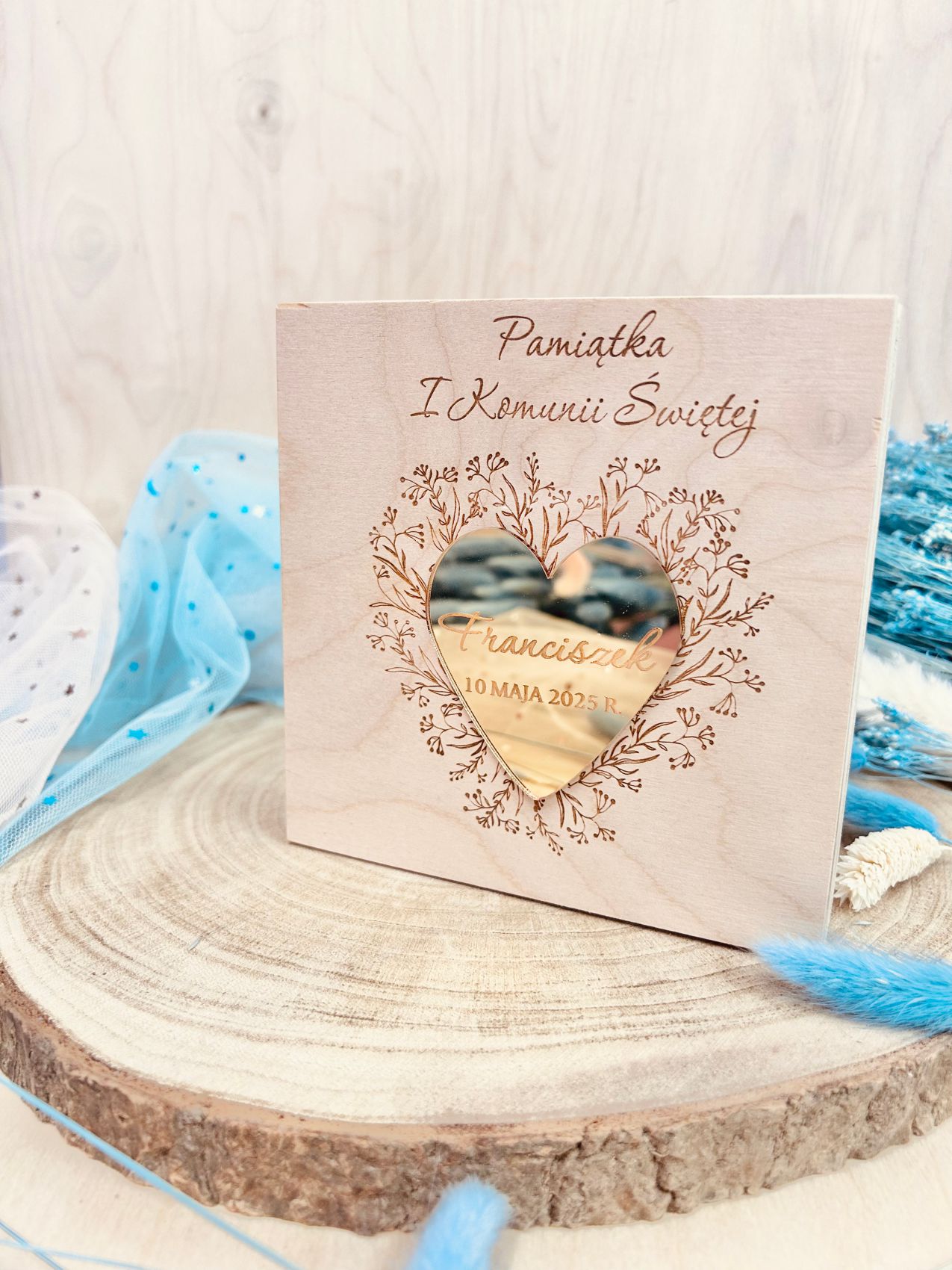 Pamiątka Pierwszej Komunii Świętej dla chłopaka.