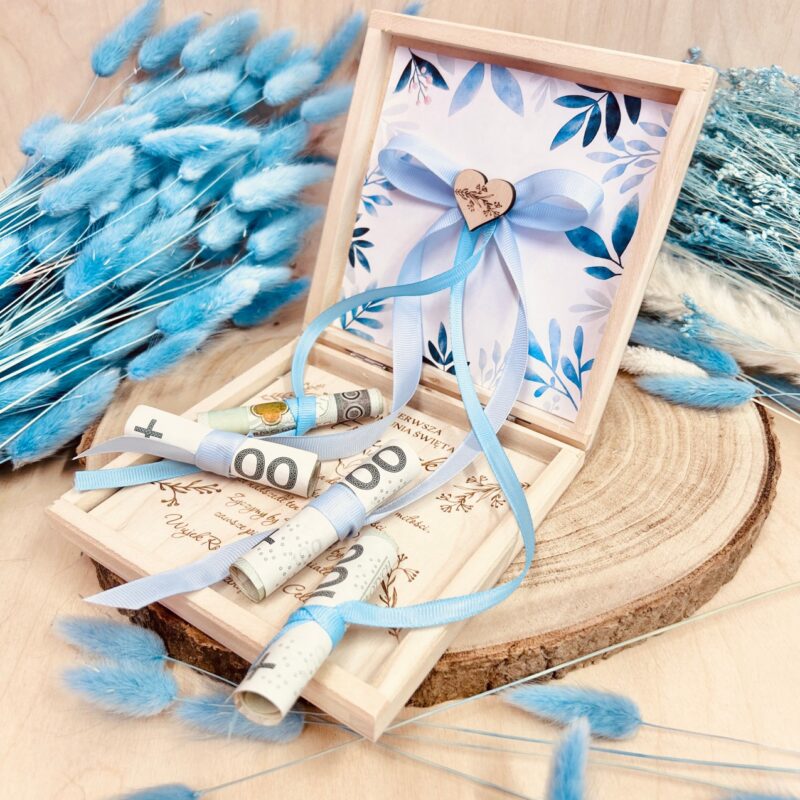 sk12 Drewniana skrzynka na pieniądze z złotym sercem i błękitną wstążką