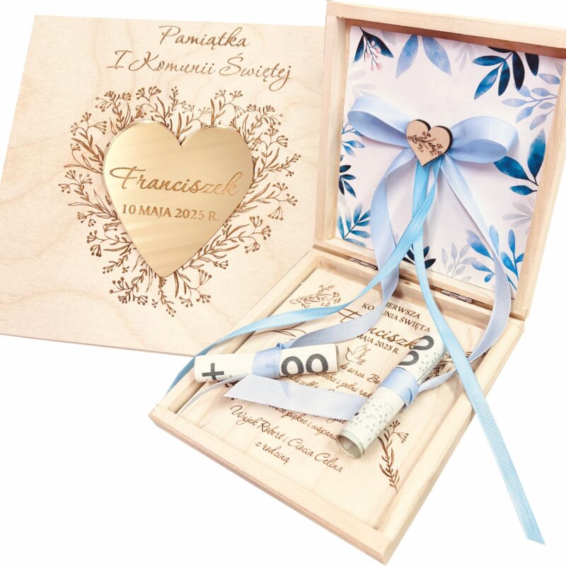 Drewniana skrzynka na pieniądze z złotym sercem i błękitną wstążką