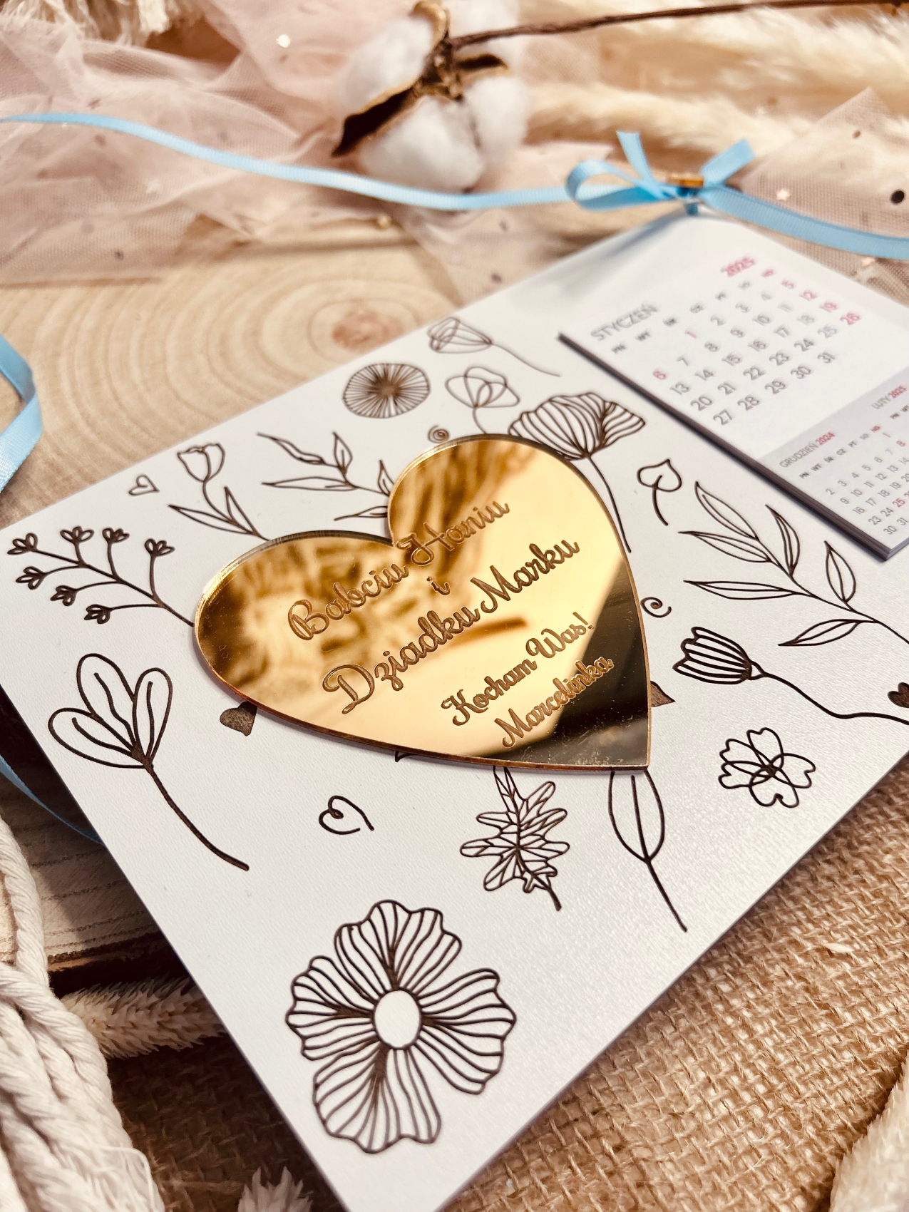 Kalendarz z złotym sercem z okazji dnia babci i dziadka