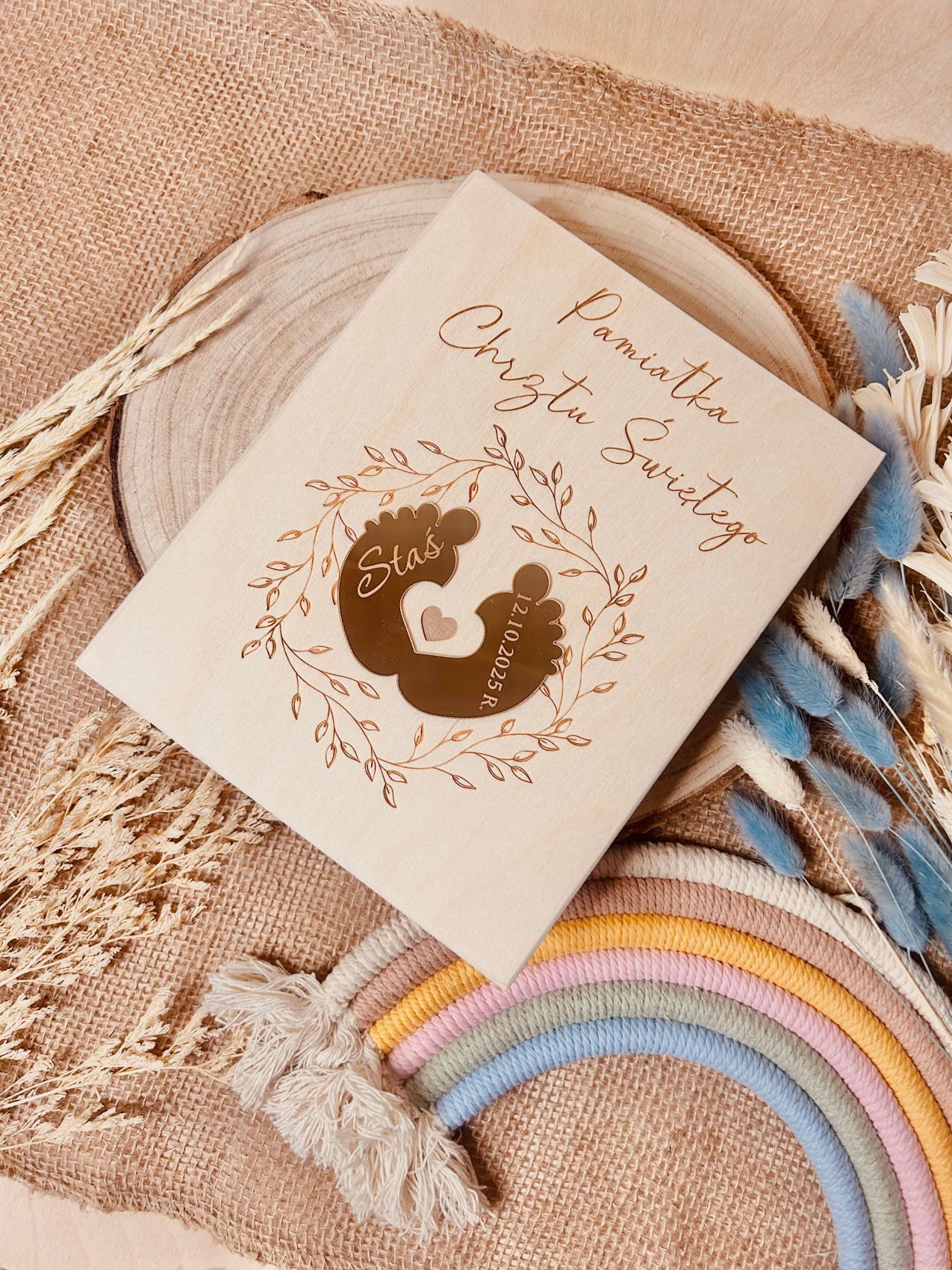 Biblia pamiątka Chrztu Świętego z stópkami.