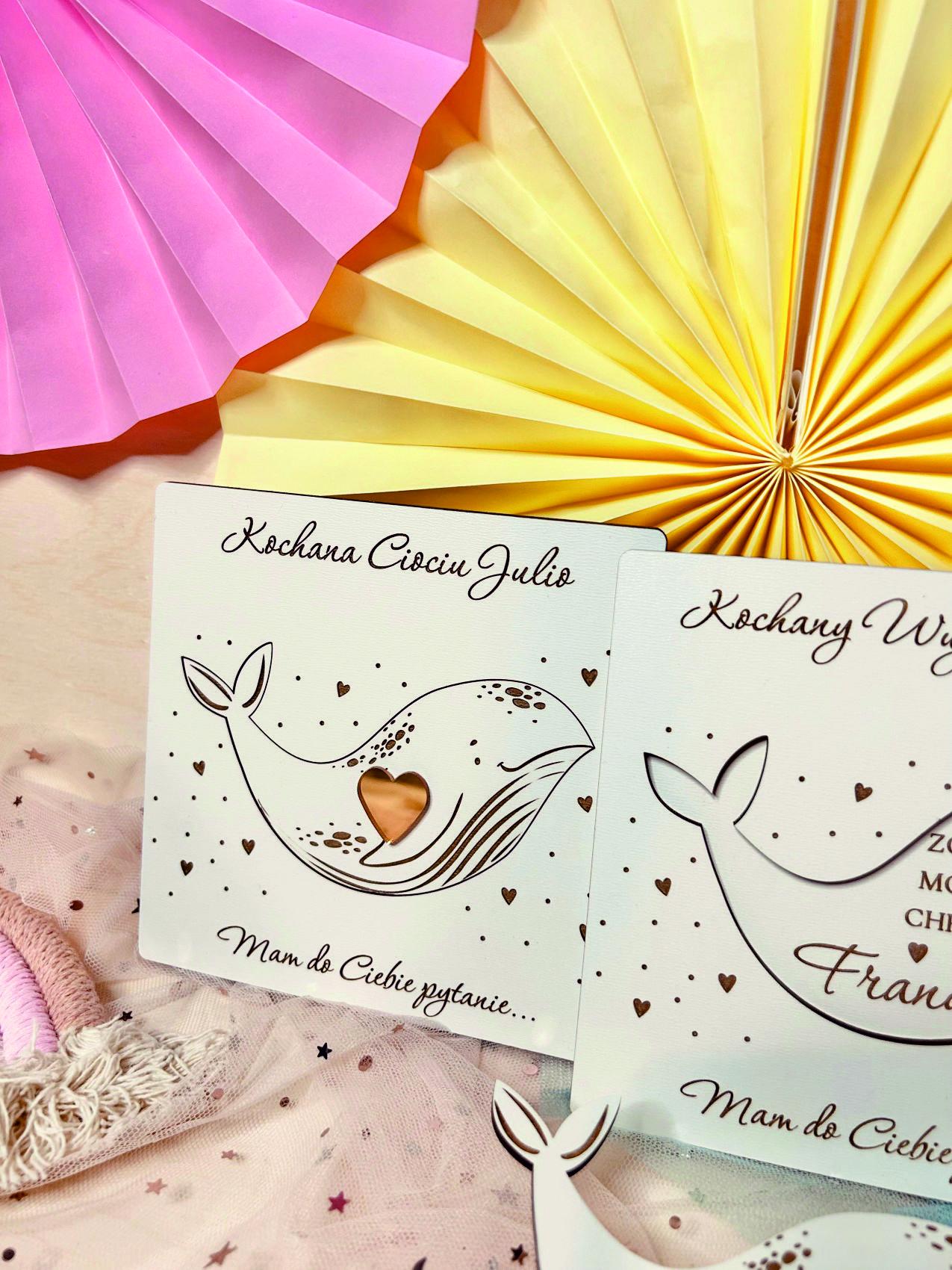 Biała prośba o bycie chrzestnym z wielorybkiem.