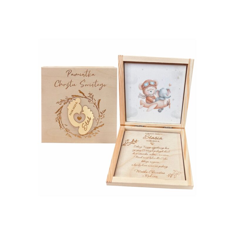 Drewniane pudełko na pieniądze z samolotem i misiem.